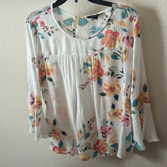 Light and airy blouse - Picture 1 of 4